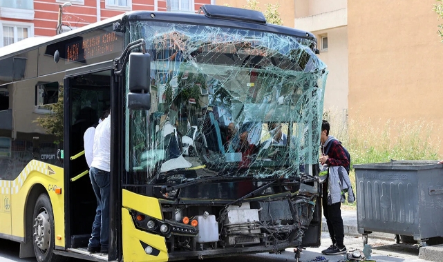 2 İETT Otobüsü Çarpıştı: 3 Yaralı