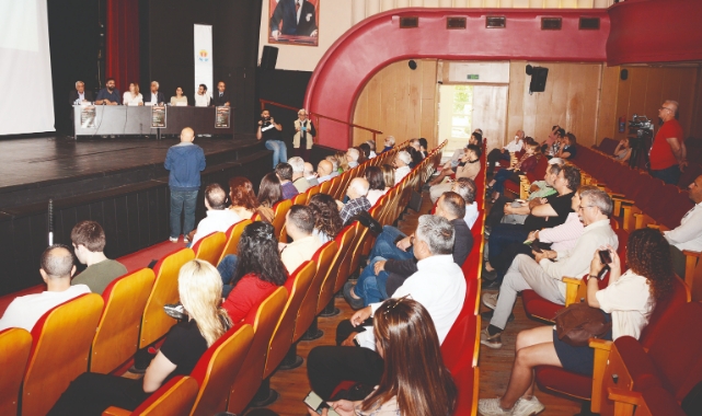 Adana’da ‘Deprem-Moloz-Çevre’ Paneli Düzenlendi
