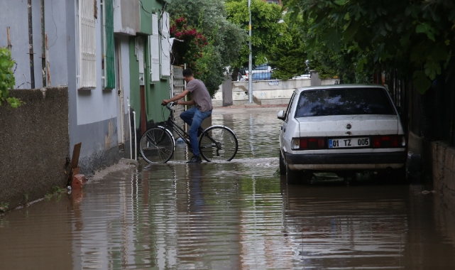 Adana'yı Sağanak Ve Dolu Vurdu