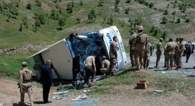 Askeri Araç Şarampole Devrildi: 2 Şehit, 4 Yaralı