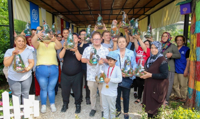 Engelli Bireyler Teraryum Yapıp Birbirlerine Hediye Etti