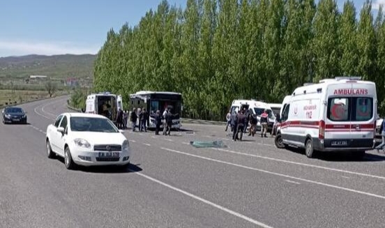 Halk Otobüsü İle Minibüs Çarpıştı: 16 Yaralı