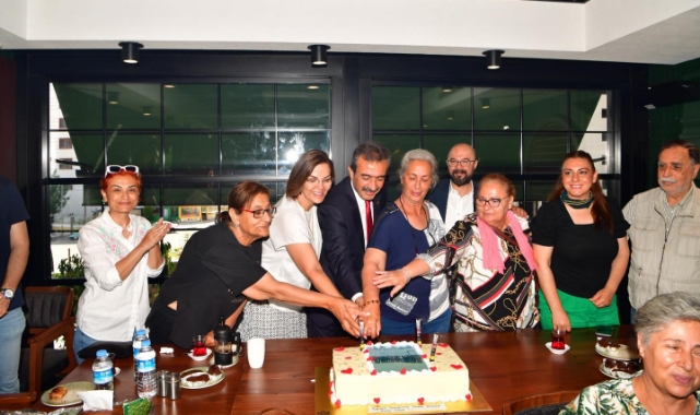 Huzurevi Sakinlerine Anneler Günü Kutlaması