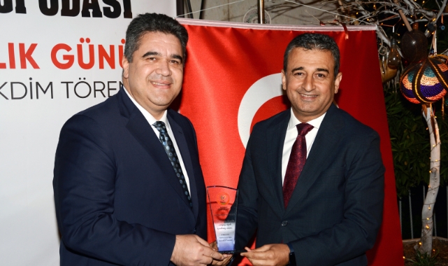 Meslekte 50 Ve 30 Yılını Dolduran Eczacılara Plaket