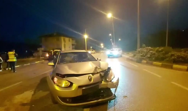 Otomobil İle Panelvan Çarpıştı: 2 Yaralı