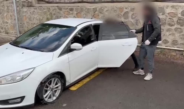 Otomobilde 44 Kilogram Uyuşturucu Ele Geçirildi