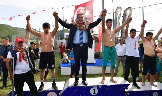 Salbaş Karakucak Güreşinin Galibi: Mehmet Çelebi