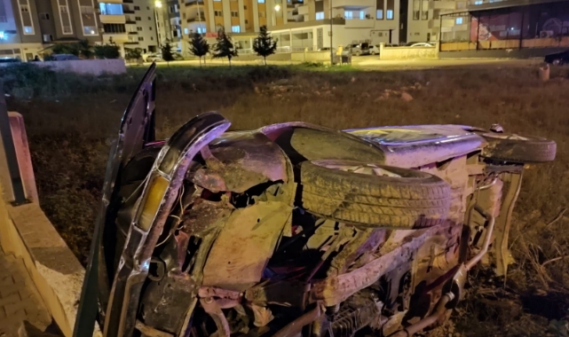 Şarampole Devrilen Otomobildeki İki Kişi Yaralandı