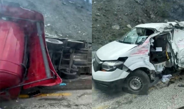 Tır İle Minibüs Çarpıştı: 3 Yaralı