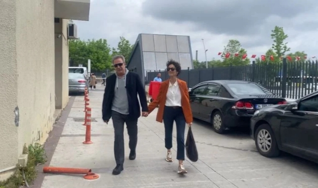 Ünlü Çift Boşanma Davasına El Ele Geldi