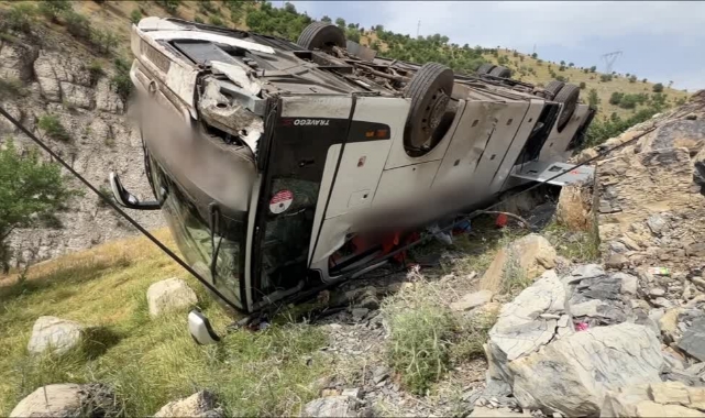 Yolcu Otobüsü Şarampole Devrildi