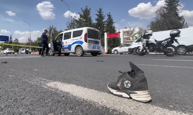 Yolun Karşısına Geçmek İsteyen Anne Öldü, Oğlu Yaralandı