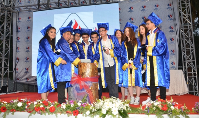 Adana Final Okulları’nda Mezuniyet Coşkusu