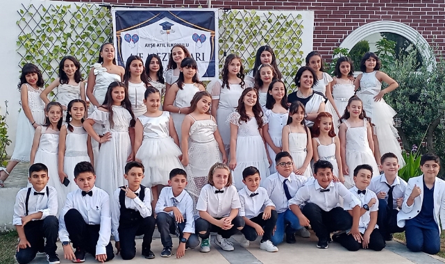 İlkokul Öğrencilerinin Mezuniyet Heyecanı