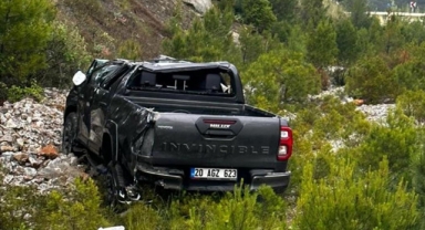 Eski Ekonomi Bakanı Zeybekci, Trafik Kazasında Yaralandı