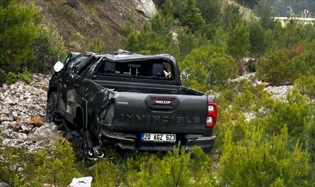 Eski Ekonomi Bakanı Zeybekci, Trafik Kazasında Yaralandı