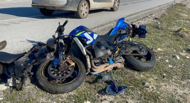 Hafif Ticari Araçla Motosiklet Çarpıştı