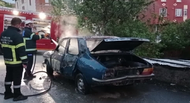 Hurda Araç Alev Alev Yandı