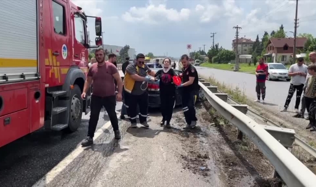 İki Otomobil Çarpıştı