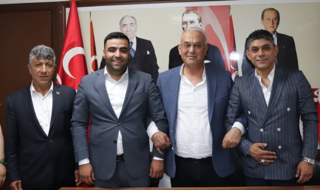 MHP Seyhan'da Bayrak Hamit Çetin'de