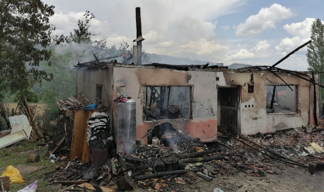 Müstakil Ev Alev Alev Yandı