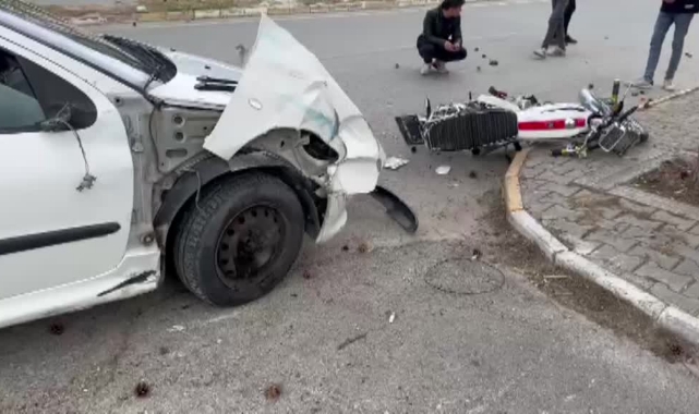 Otomobille Motosiklet Çarpıştı