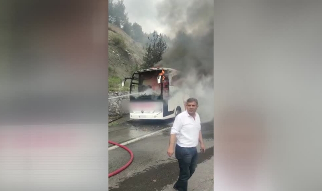 Seyir Halindeki Yolcu Otobüsü Alev Alev Yandı