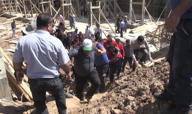 Tahta Kalıpların Altında Kalan 2 İşçi Yaralandı