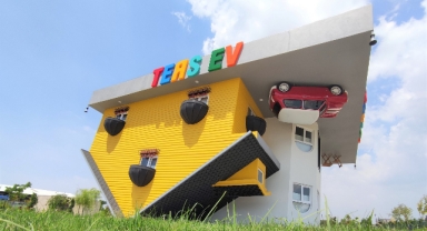 Ters Ev Ziyaretçilerini Bekliyor