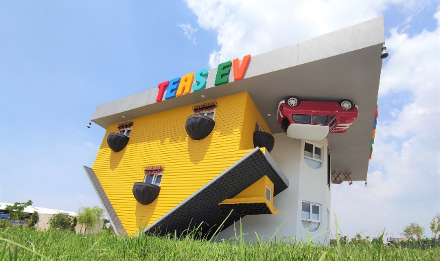 Ters Ev Ziyaretçilerini Bekliyor