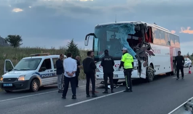 Tır İle Yolcu Otobüsü Çarpıştı
