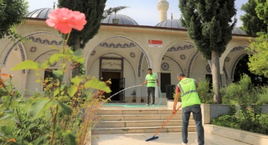 Yüreğir’deki Camilerde Bayram Temizliği