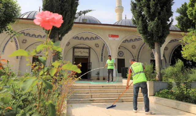 Yüreğir’deki Camilerde Bayram Temizliği