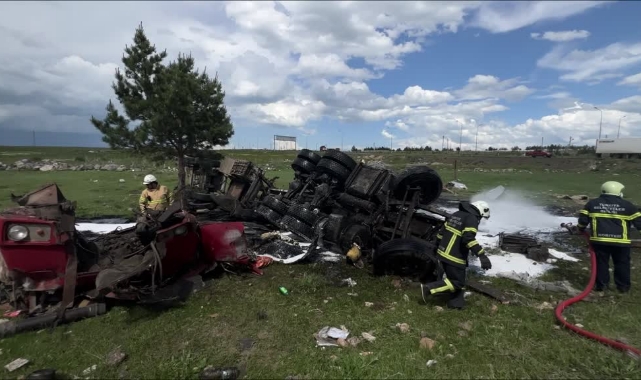 Zift Yüklü Tanker Devrildi