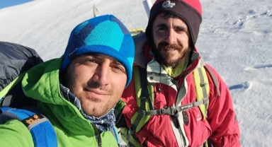 Adanalı 2 Arkadaş Ağrı Dağına Tırmandı