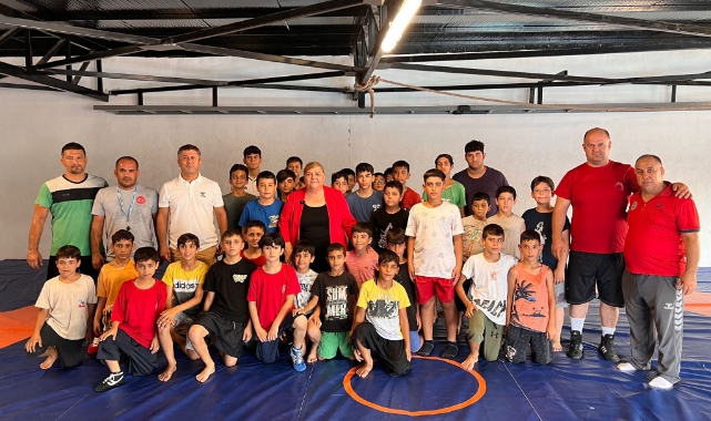 Ceyhan'da Ata Sporu Güreş Geleceğe Taşınıyor