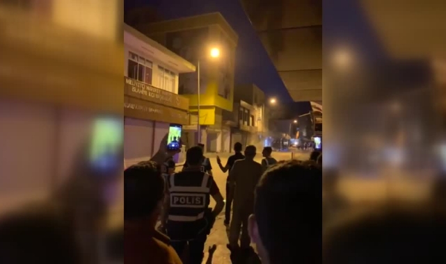 Depremde Hasar Alan Binanın Bir Kısmı Çöktü