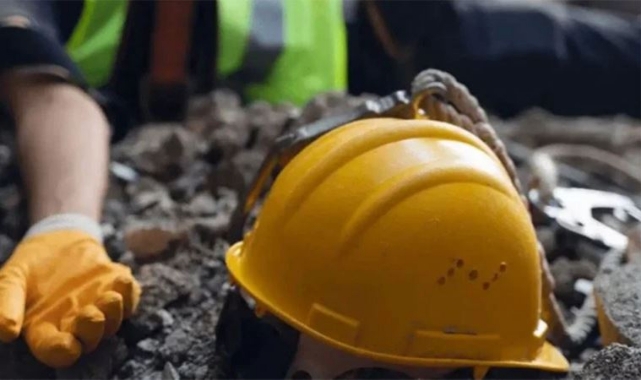 Elektrik Direğinden Düşüp Öldü