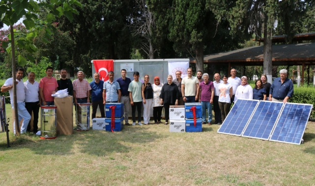 Genç Arıcılara Bakanlıktan Malzeme Desteği