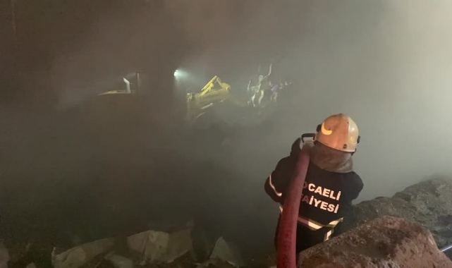 Geri Dönüşüm Tesisinde Yangın Paniği