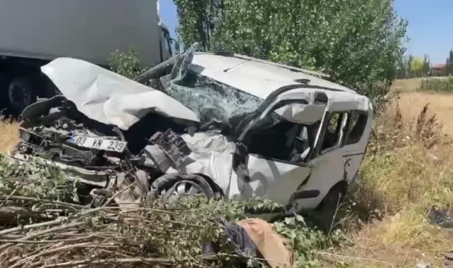 Hafi Ticari Araç Tırla Çarpıştı: 3 Yaralı