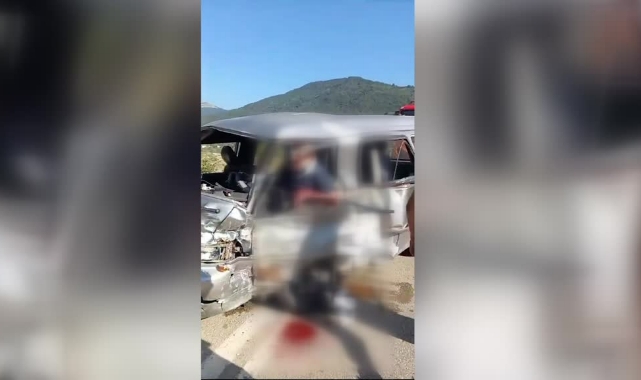 Hafif Ticari Araç İle Kamyonet Çarpıştı:4 Yaralı