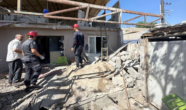 Hasarlı Binanın Çatısı Çöktü:1 Ölü, 2 Yaralı