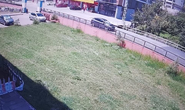 İki Otomobil Çarpıştı