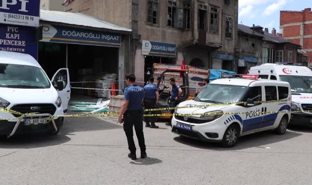 Kafasına Parke Düştü