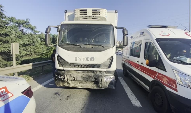 Kamyonla Otomobil Çarpıştı