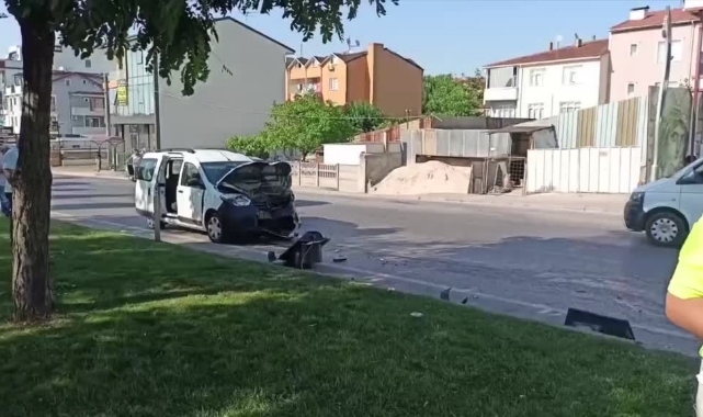 Kavşakta Feci Kaza:3 Yaralı
