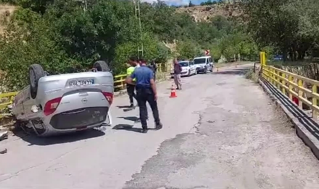 Köprü Korkuluklarına Çarptı