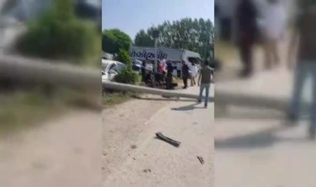 Otomobil Elektrik Direğine Çarptı