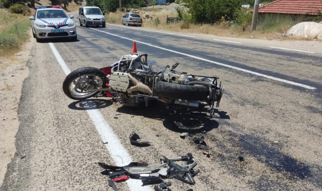 Otomobil İle Motosiklet Çarpıştı